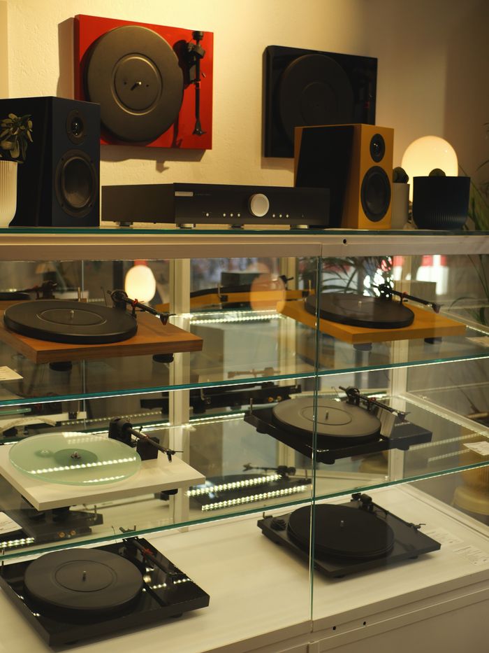bedroom-bliss A showcase of modern turntables and audio equipment in a music store.